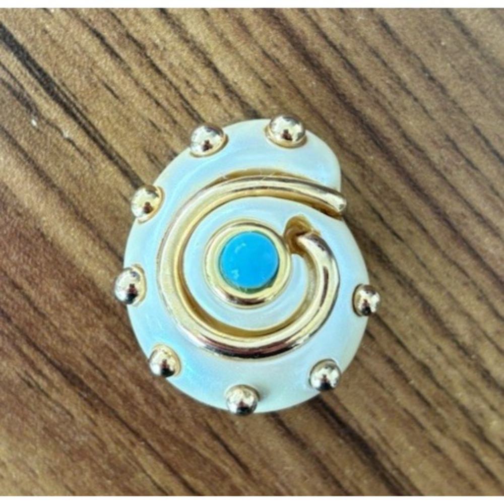 VTG KJL Kenneth Jay Lane Shell Gold Acrylic White Cream SINGLE Clip On‎ Earring
